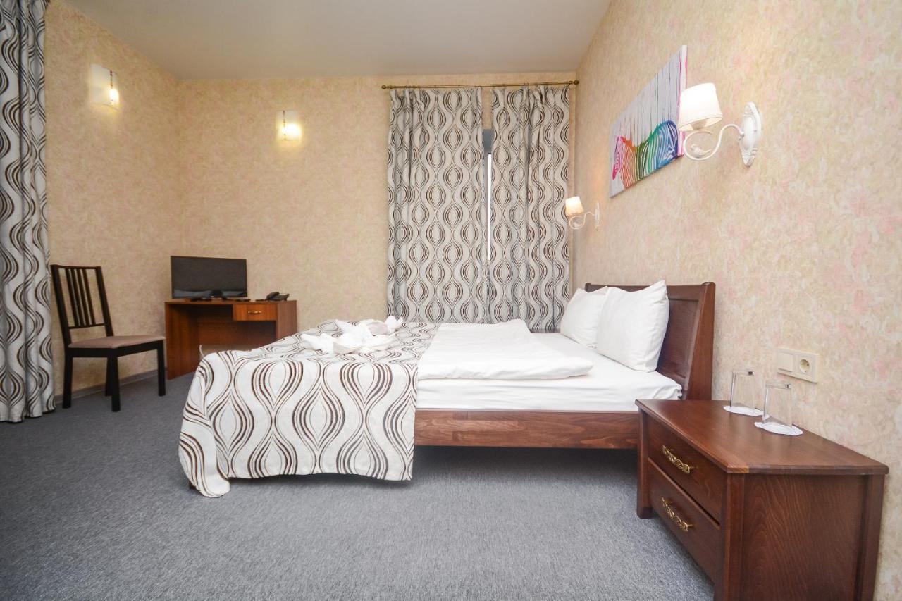 Три Сімки Hotel Vyshhorod Exterior foto