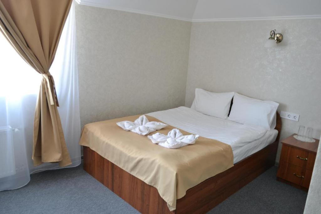Три Сімки Hotel Vyshhorod Exterior foto