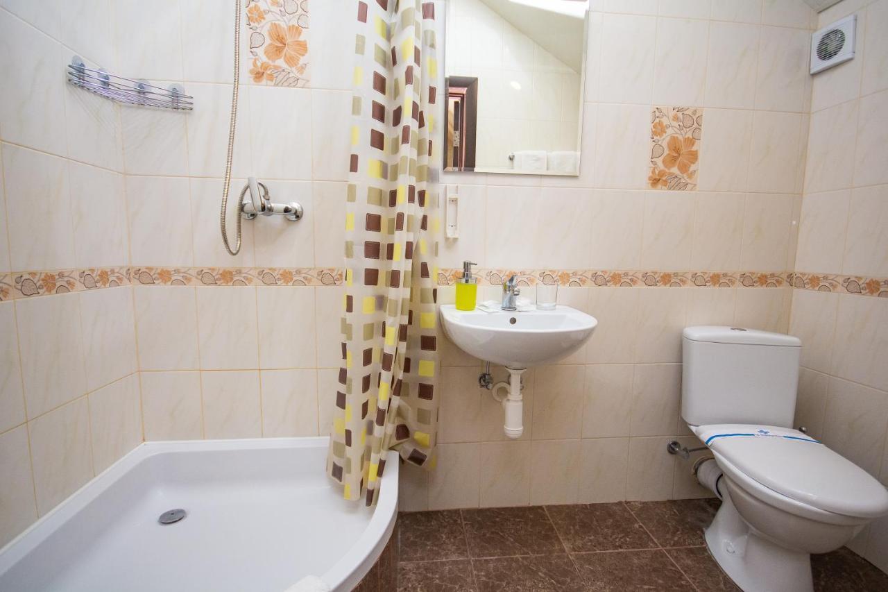 Три Сімки Hotel Vyshhorod Exterior foto