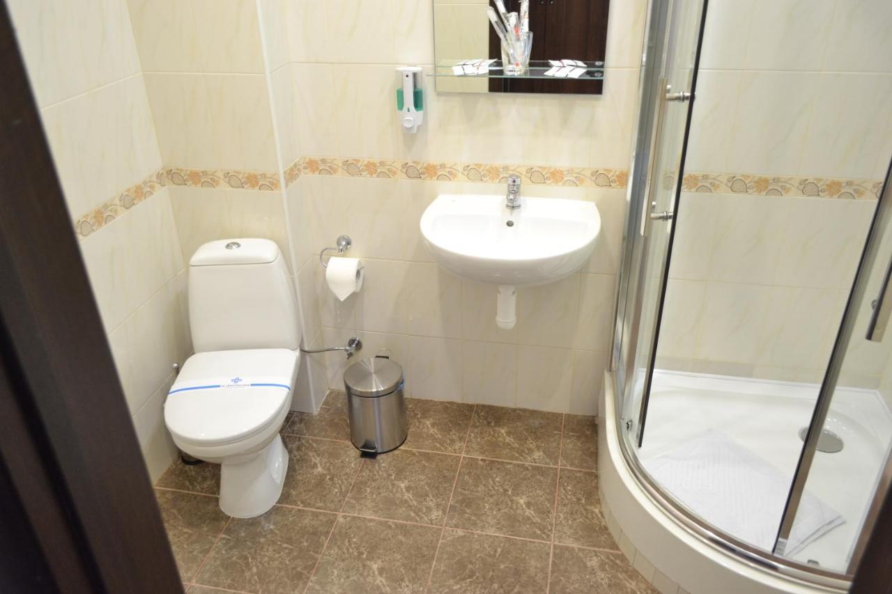 Три Сімки Hotel Vyshhorod Exterior foto