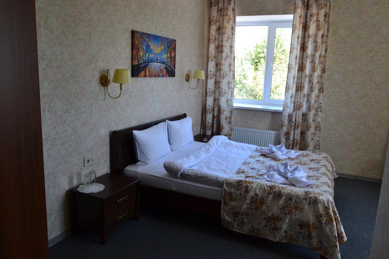 Три Сімки Hotel Vyshhorod Exterior foto