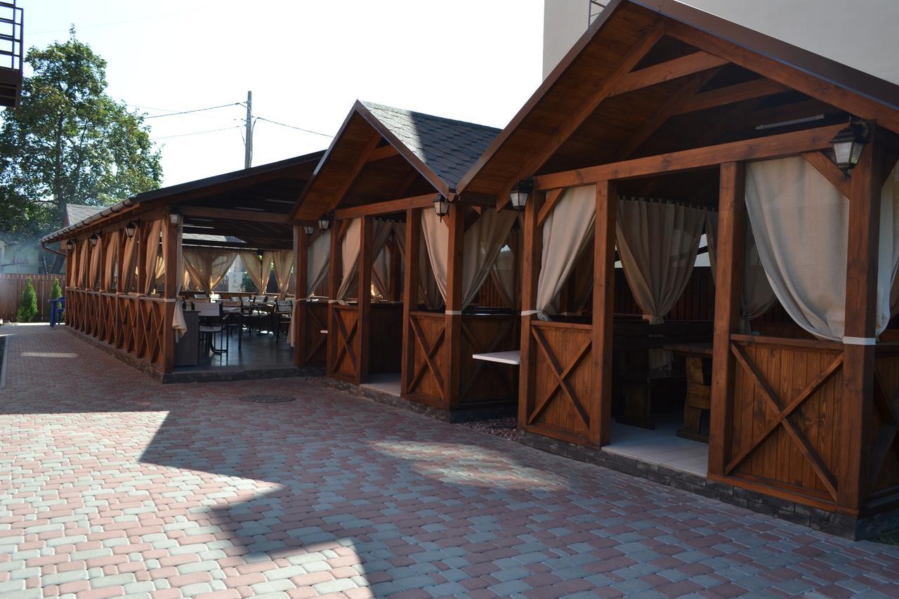 Три Сімки Hotel Vyshhorod Exterior foto