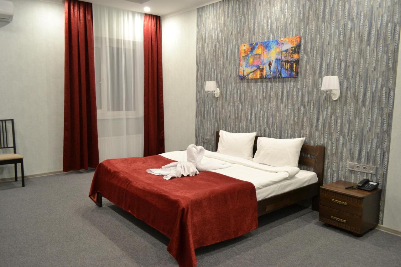 Три Сімки Hotel Vyshhorod Exterior foto