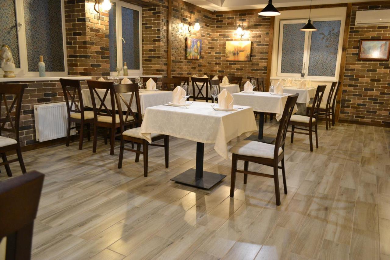 Три Сімки Hotel Vyshhorod Exterior foto