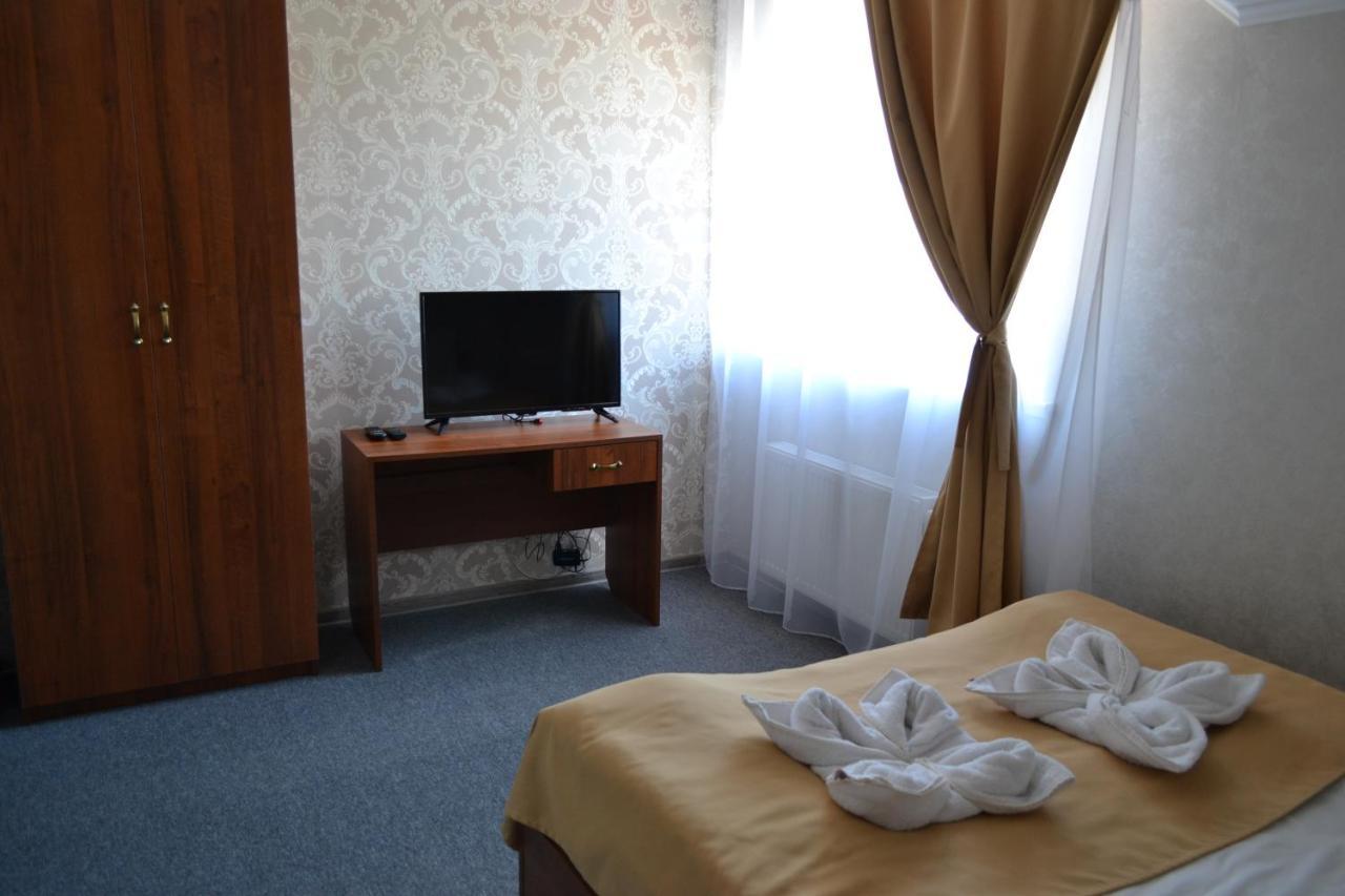 Три Сімки Hotel Vyshhorod Exterior foto